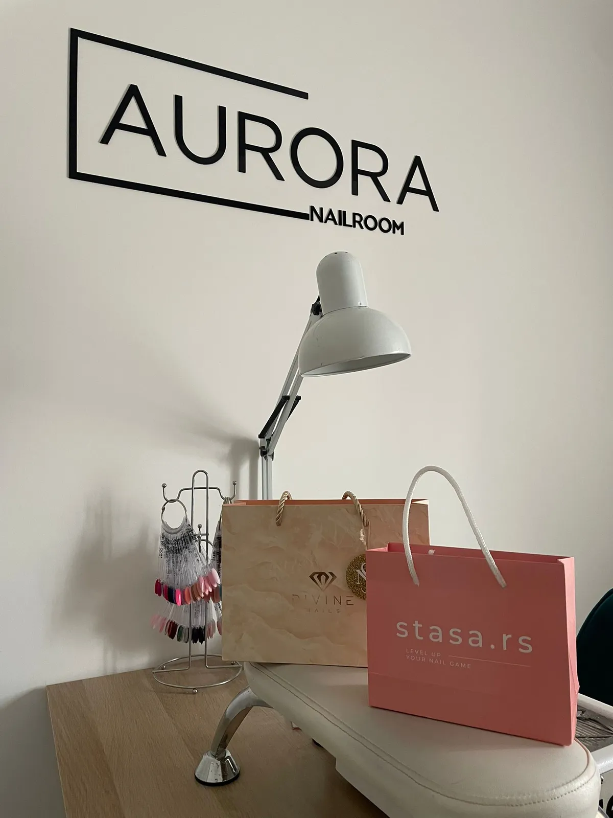Aurora Nailroom - rad 1